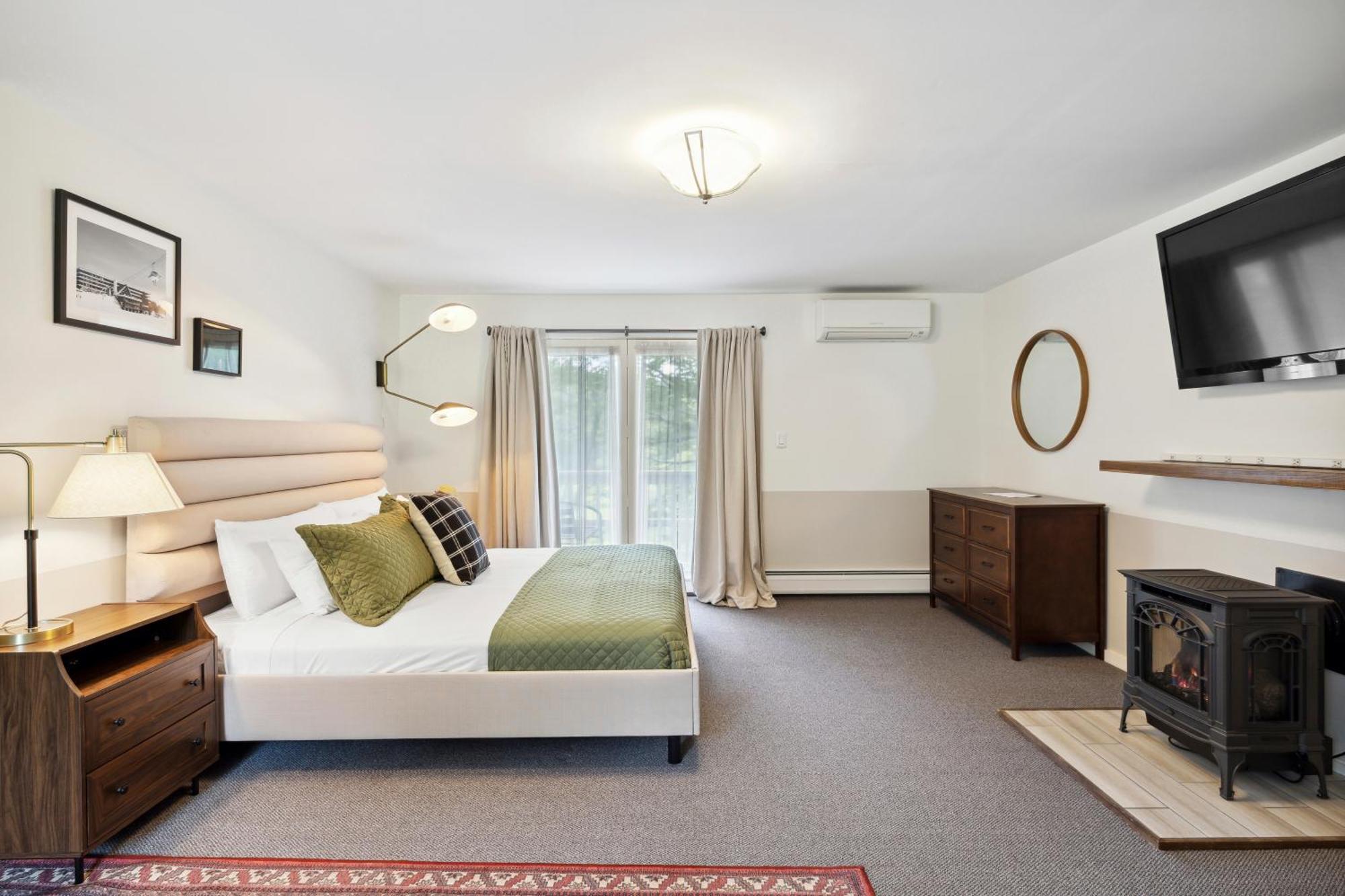 Mountaineer Inn West Dover Bagian luar foto