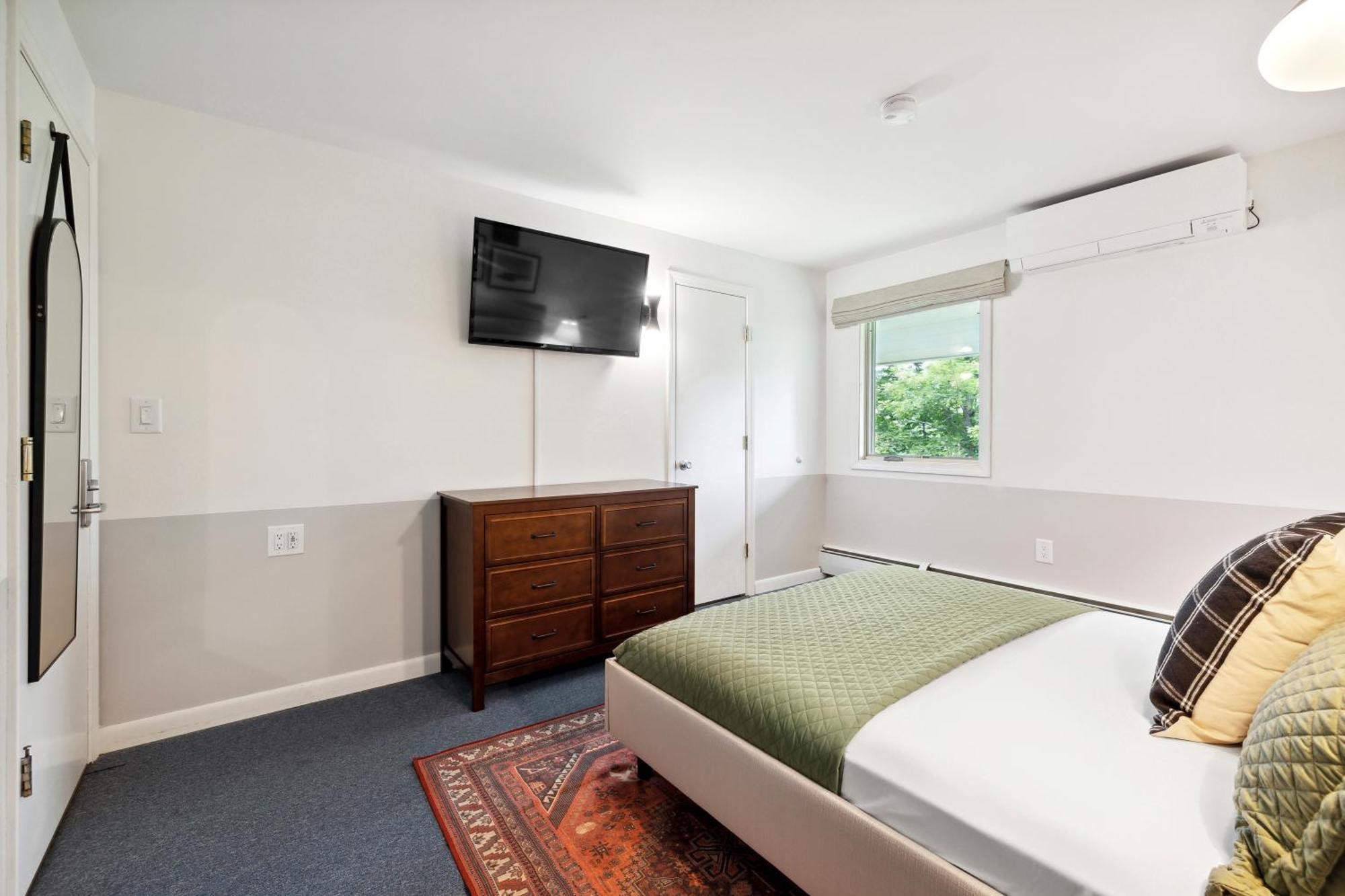 Mountaineer Inn West Dover Bagian luar foto