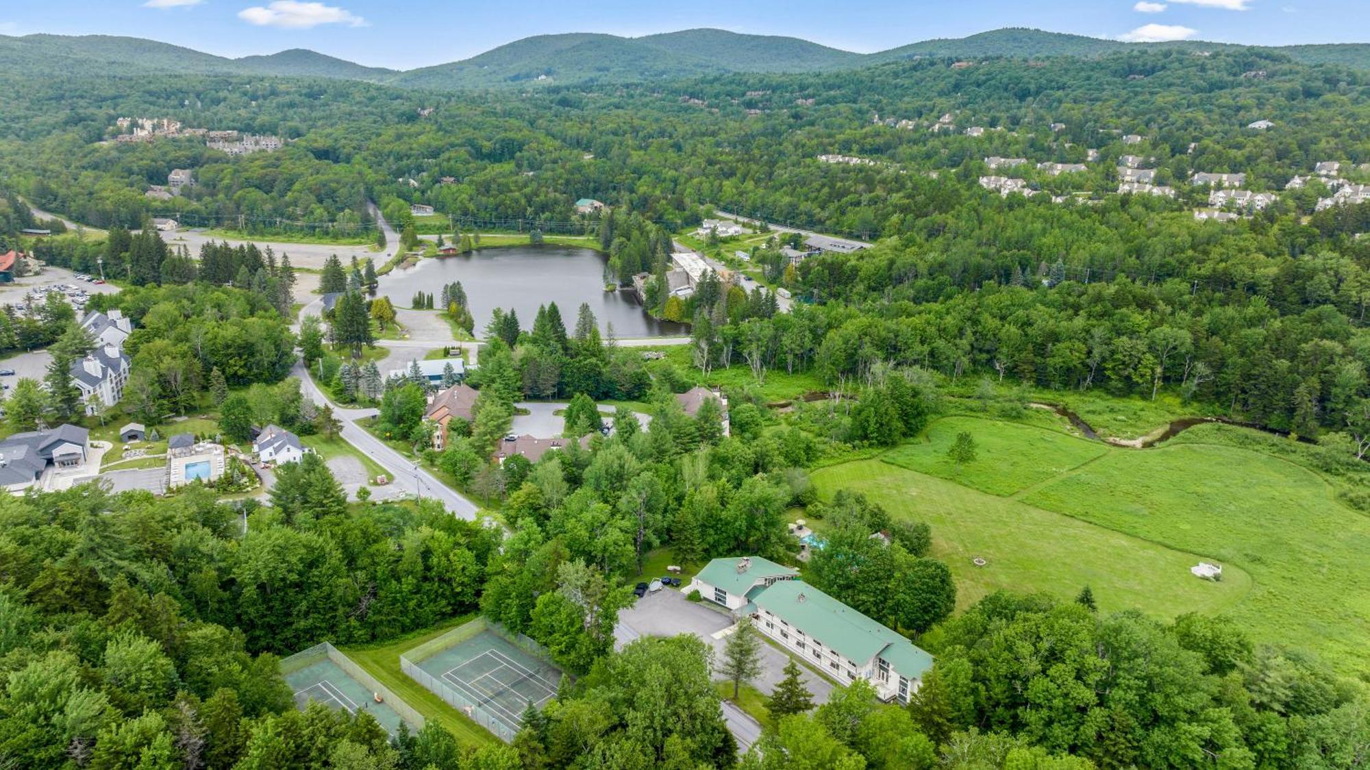 Mountaineer Inn West Dover Bagian luar foto