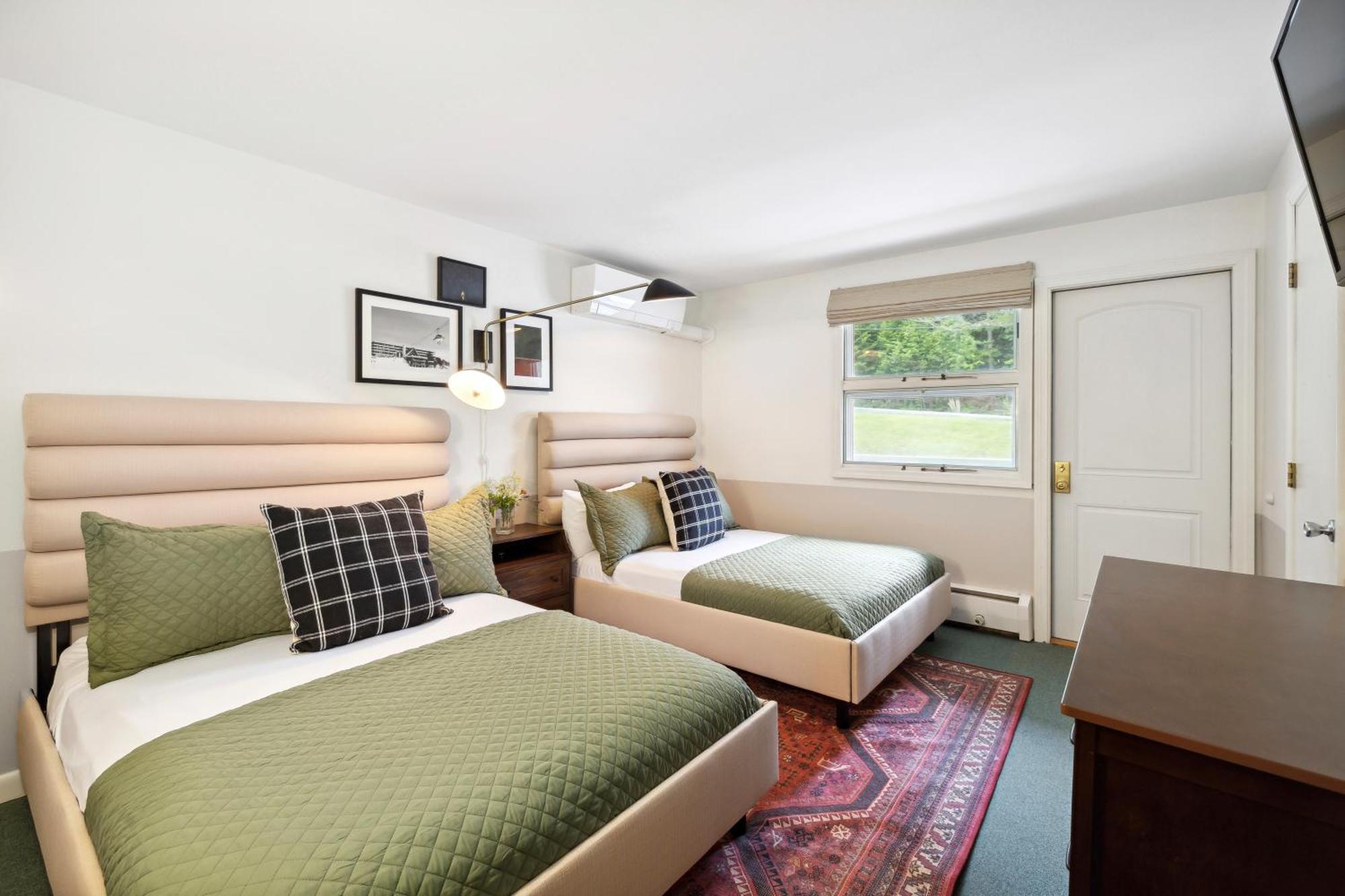 Mountaineer Inn West Dover Bagian luar foto